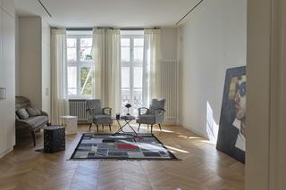 182-metrowe biuro na wynajem w Warszawie. Mieści się w stylowej kamienicy