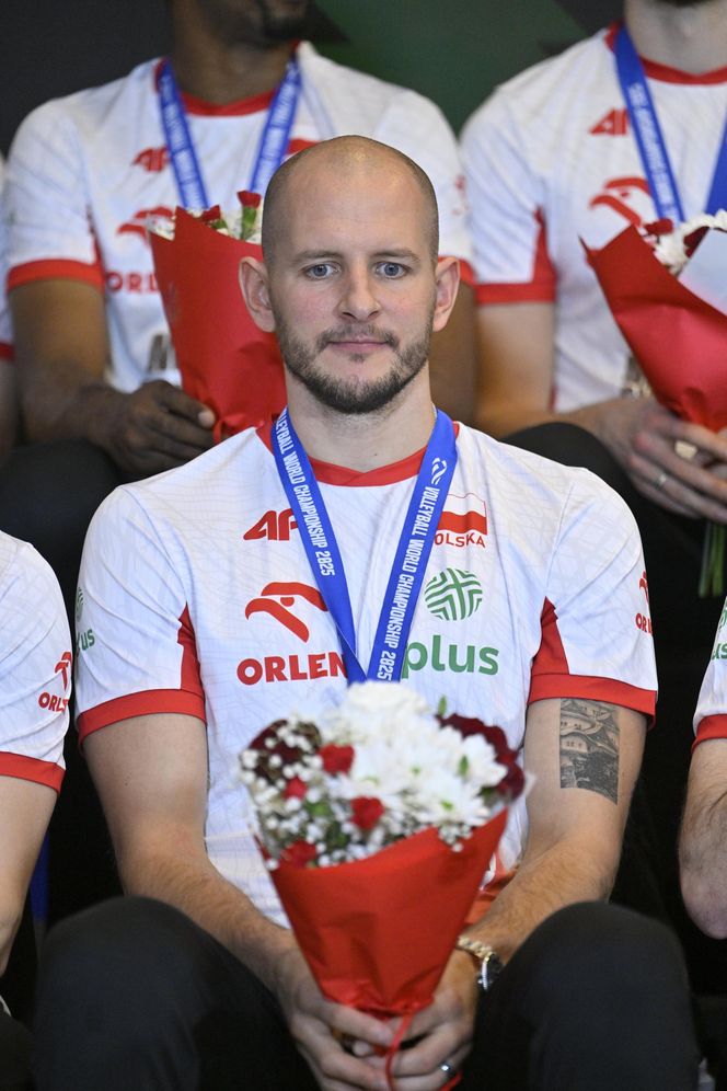Kibice w szoku! Czekali na siatkarzy, a tu nagle wyszli polscy złoci medaliści
