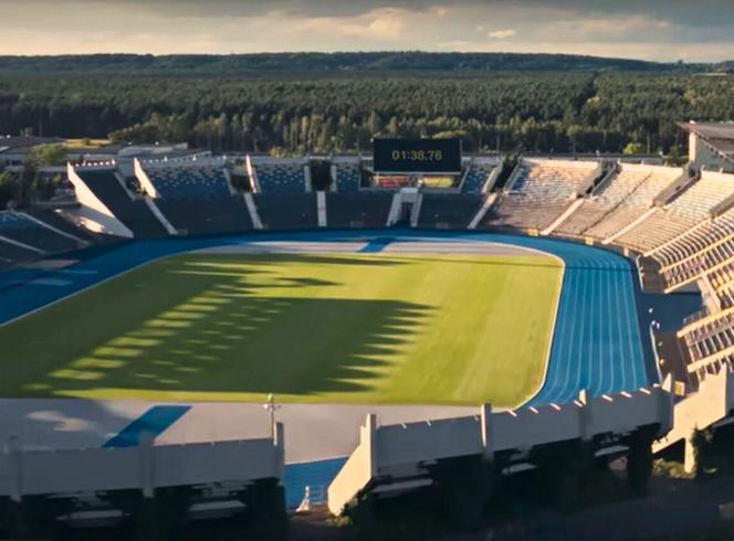 W kilka dni 8 mln osób zobaczyło bydgoski stadion w reklamie. Apple szukało do spotu takiego niezbyt nowoczesnego  