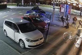 Bitwa przed restauracją na Dzikowie. Panowie z ciasnej toalety przenieśli się przed lokal 