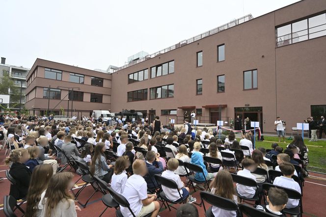 Rozpoczęcie roku w nowej szkole na Mokotowie. Zbudował ją deweloper