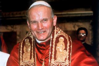 Spór o krzesło Jana Pawła II. Beata Mazurek wywołała burzę