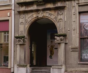Renesansowy portal w bloku w Świdnicy