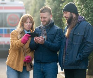 Na sygnale, odc. 700. Basia (Anna Wysocka), Kuba (Wojciech Zygmunt), Romek (Izydor Łobacz)