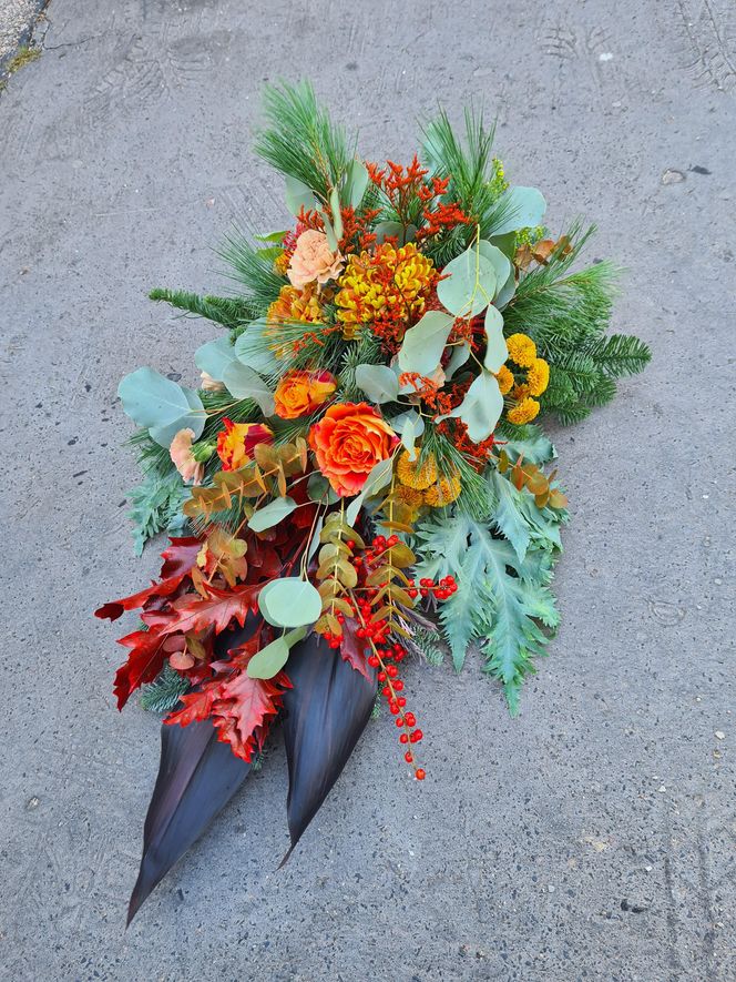 Chryzantemy wciąż drogie? Ekspert od kwiatów wyjaśnia, dlaczego ceny rosną i jak udekorować grób bez przepłacania