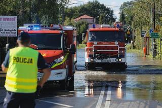 Paraliż drogowy! Aż 113 dróg nieprzejezdnych. Najnowsze informacje z powodzi