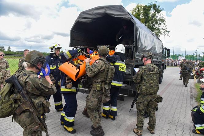 Efektowne ćwiczenia WOT w Czernikowie pod Toruniem. "Scenariusz zakładał atak przeciwnika na szkołę z kilkudziesięcioma uczniami"