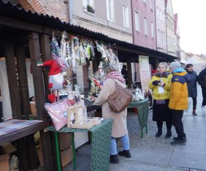 Ruszył Warmiński Jarmark Świąteczny w Olsztynie. Dziesiątki wystawców i tłumy na starówce