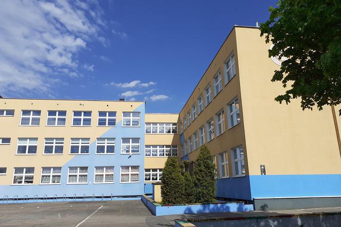 Nie żyje 44-letnia pedagog ze szkoły podstawowej pod Toruniem. Miała COVID-19 [AUDIO]