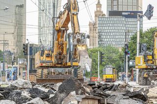 Ruszyły prace na placu Zawiszy. Wszystko rozpkopane, komunikacja na objazdach