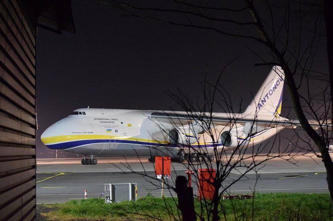 1 An-124 Rusłan wylądował w Łodzi po godz. 18