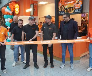 Tłumy na otwarciu Popeyes w Olsztynie. Rekordzista czekał w kolejce ponad 20 godzin