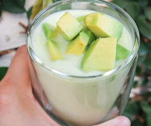 To smoothie pomaga mi zwalczyć ochotę na słodycze. Wystarczą 2 składniki 