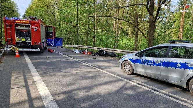 Śląskie: Tragiczny bilans wypadku motocyklowego w Lyskach. Dwie osoby nie żyją. W szpitalu zmarł 40-latek