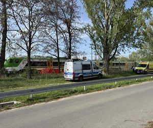 Tragedia w Ząbkach. Nie żyje pieszy. Wtargnął na tory w niedozwolonym miejscu