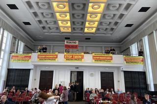 Mieszkańcy Wiskitna mają dość! „Jesteśmy tutaj, aby zdyscyplinować radnych”