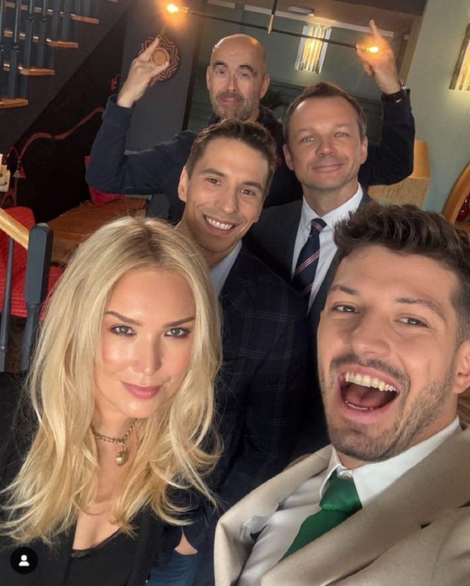 Barwy szczęścia na planie. Bruno (Lesław Żurek), Karolina (Marta Dąbrowska), Justin (Jasper Sołtysiewicz), Tomasz (Jakub Sokołowski)