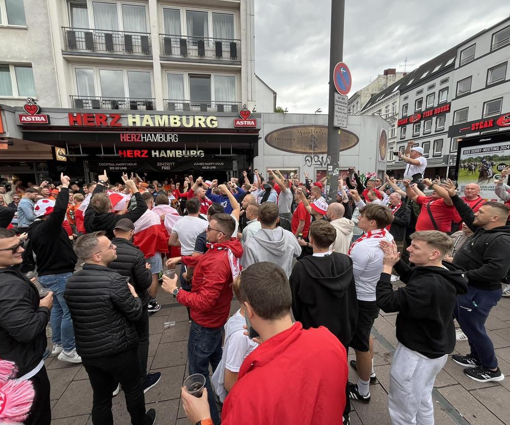 Tak Polacy bawią się w Hamburgu! Wszyscy są podekscytowani przed meczem! 