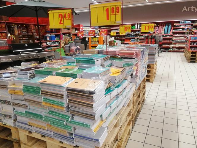 Artykuły szkolne zalały sklepy. Ile zapłacimy za wyprawkę na rok szkolny 2023/2024?