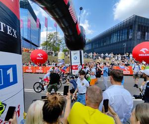 Tour de Pologne w Katowicach. Kolarze bawią się z kibicami