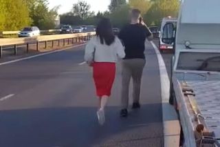 Pobudzony mężczyzna biegał po drodze DK 86 w Będzinie