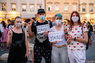 Manifestacja Białorusinów na rynku w Krakowie. Precz z Łukaszenką!