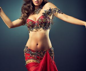 Taniec brzucha - jakie daje efekty? Nauka belly dance dla początkujących