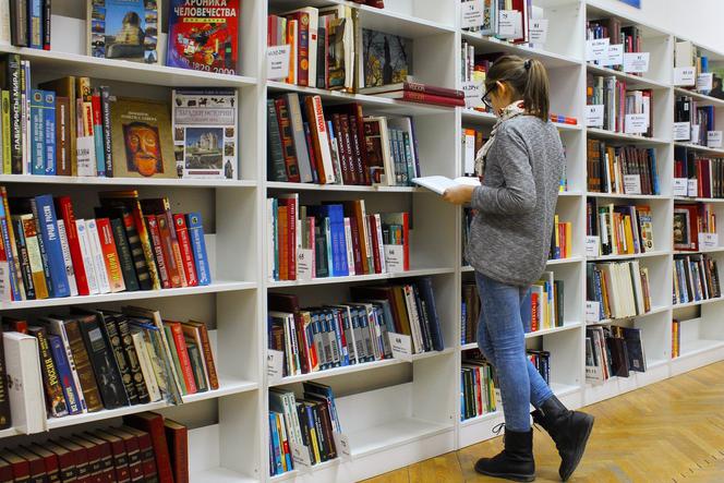 Lublin: W bibliotece znowu możemy buszować wśród regałów z książkami