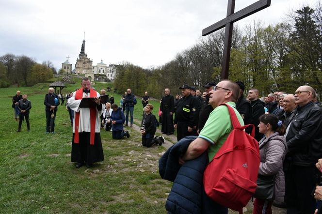 Droga krzyżowa Nowa Słupia - Święty Krzyż. 18 kwietnia 2025