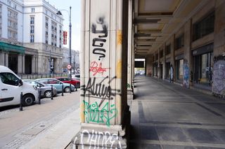 Bazgroły na Marszałkowskiej 