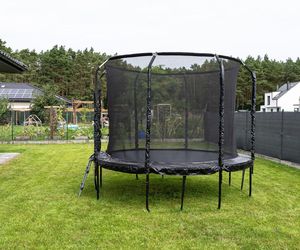 Trampolina ogrodowa - jaką kupić, gdzie ustawić w ogrodzie?