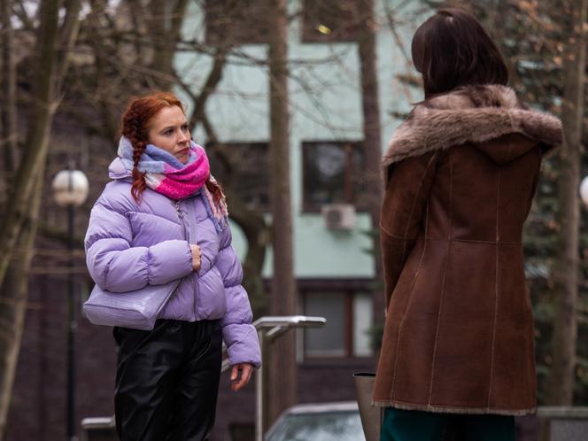 Na Wspólnej, odcinek 3278, Marta (Joanna Jabłczyńska), Kama (Angelika Kujawiak)