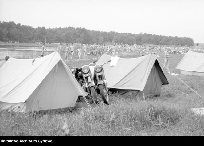 Tak wypoczywano pod namiotem w PRL-u. Zobacz stare zdjęcia z campingów!