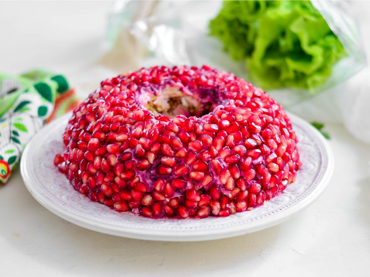 Sałatka BRANSOLETKA Z GRANATÓW z kurczakiem: łatwa, pyszna, efektowna