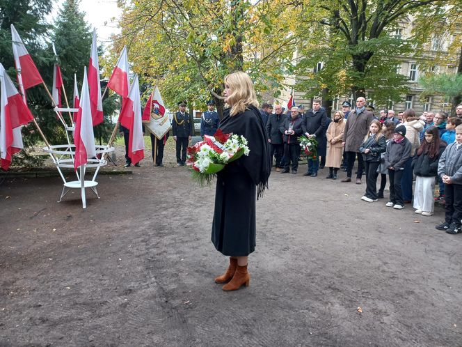 Zapalono znicze dla rozstrzelanych mieszkańców Leszna. W rocznicę tragicznych wydarzeń [ZDJĘCIA]