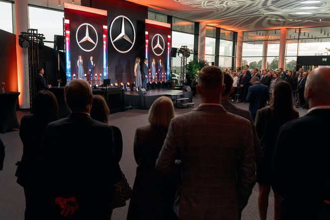 Przyszłość motoryzacji w zasięgu ręki – najnowocześniejszy salon Duda-Cars pod Lesznem już otwarty!