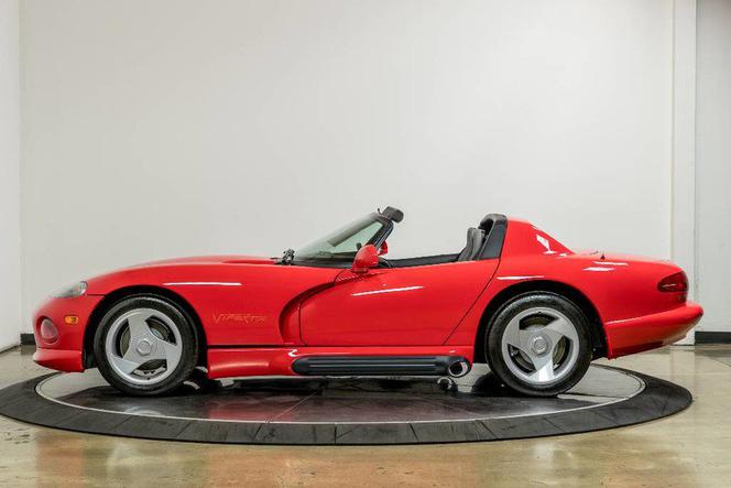 Dodge Viper z przebiegiem 34 mil