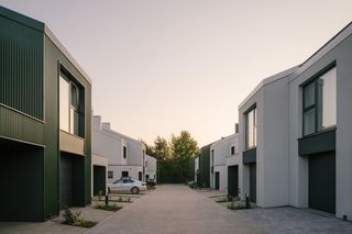 Osiedle Kwiatów Polskcih. Bliźniaki w dzielnicy Wawer w Warszawie, pracownia RMK.A