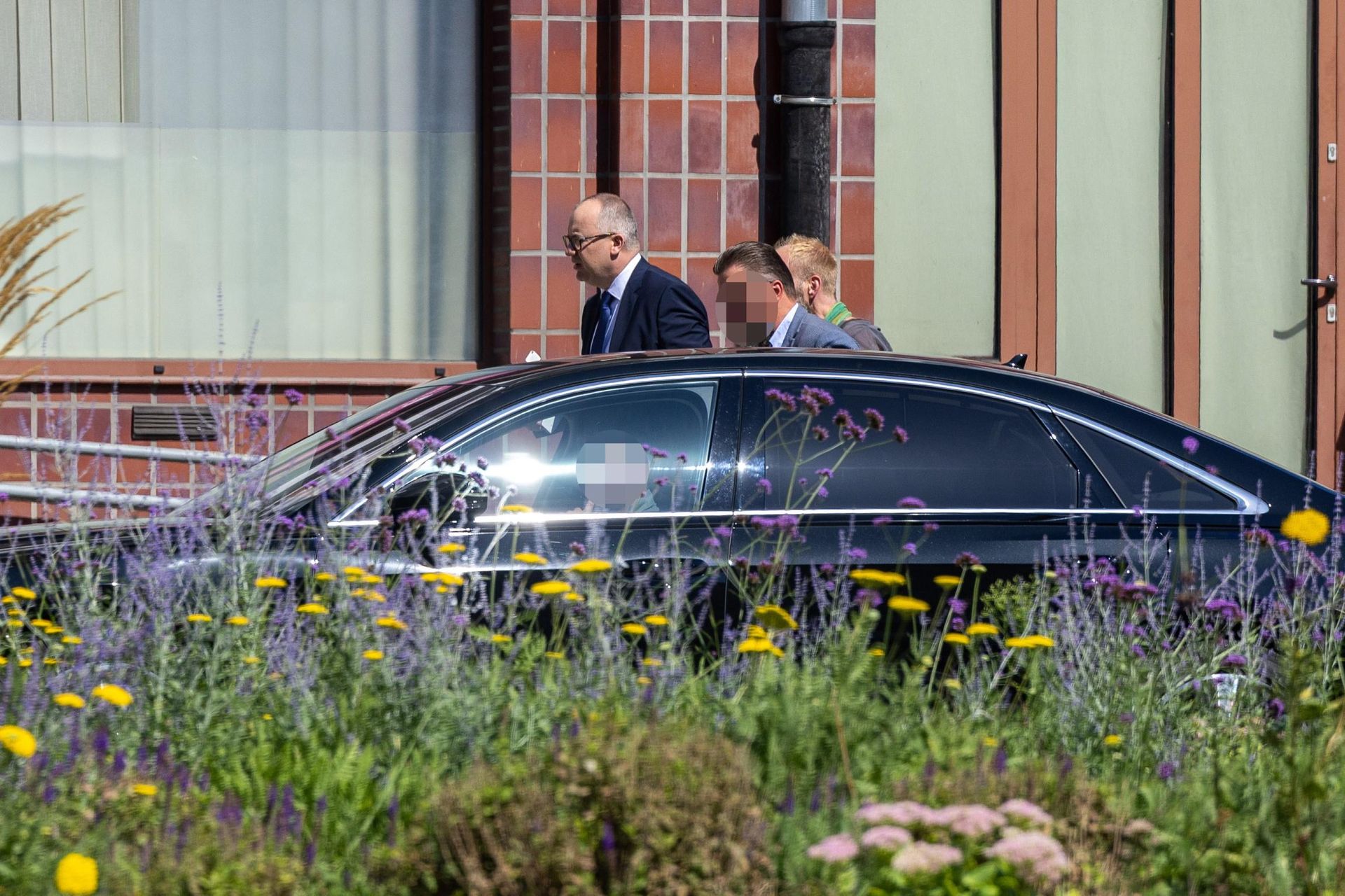 Bodnar jeszcze ma ochronę. Kierowca SOP parkuje, gdzie mu wygodnie [ZDJĘCIA]