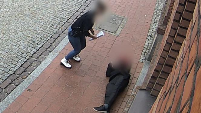Wyszedł z komisariatu w Chełmży i runął na chodnik. Bohaterowie ruszyli mu na ratunek 