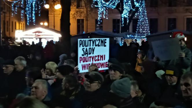 Manifestacja w obronie sądownictwa w Szczecinie