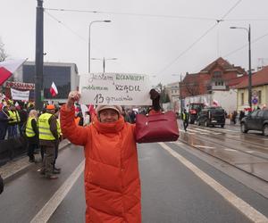 „Zielony Ład=Głód”, „Mleko nie jest z Biedronki”. Te hasła pojawiły się na proteście rolników w Olsztynie