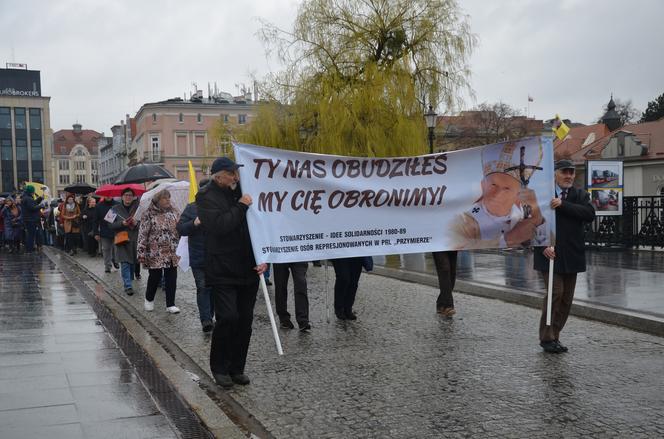 Tłumy ludzi na ulicach Bydgoszczy