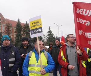 „Zielony Ład=Głód”, „Mleko nie jest z Biedronki”. Te hasła pojawiły się na proteście rolników w Olsztynie