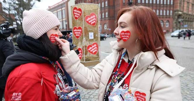 W Gdańsku już grają dla WOŚP. Wolontariusze na ulicach, a pierwsze datki już w puszkach