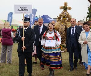Korowód dożynkowy na dożynkach wojewódzkich 2025 w Świdniku