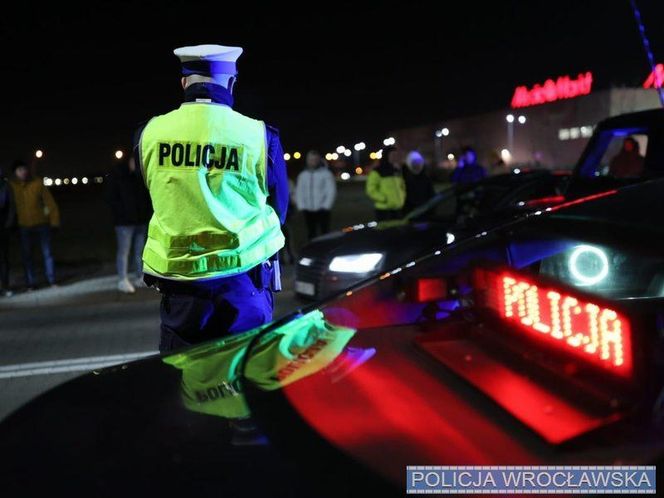 Organizowali nocne wyścigi samochodowe we Wrocławiu. Łączna kwota mandatów to ponad 66 tysięcy zł!