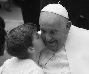 Papież Franciszek nie żyje.