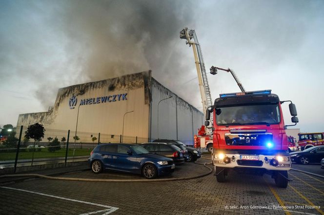 Pożar akumulatorowni na poddaszu zakładu przetwórstwa drobiu w Kawle
