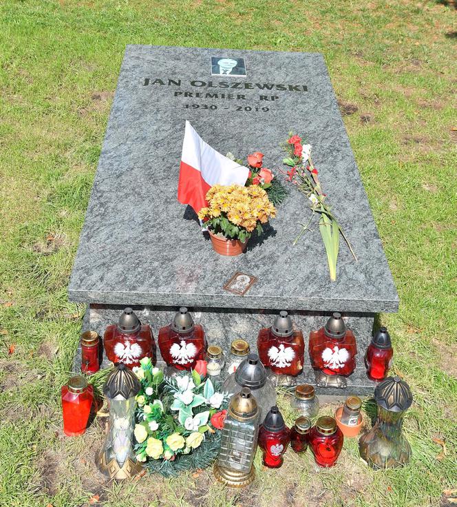 Macierewicz postawił pomnik Olszewskiemu 